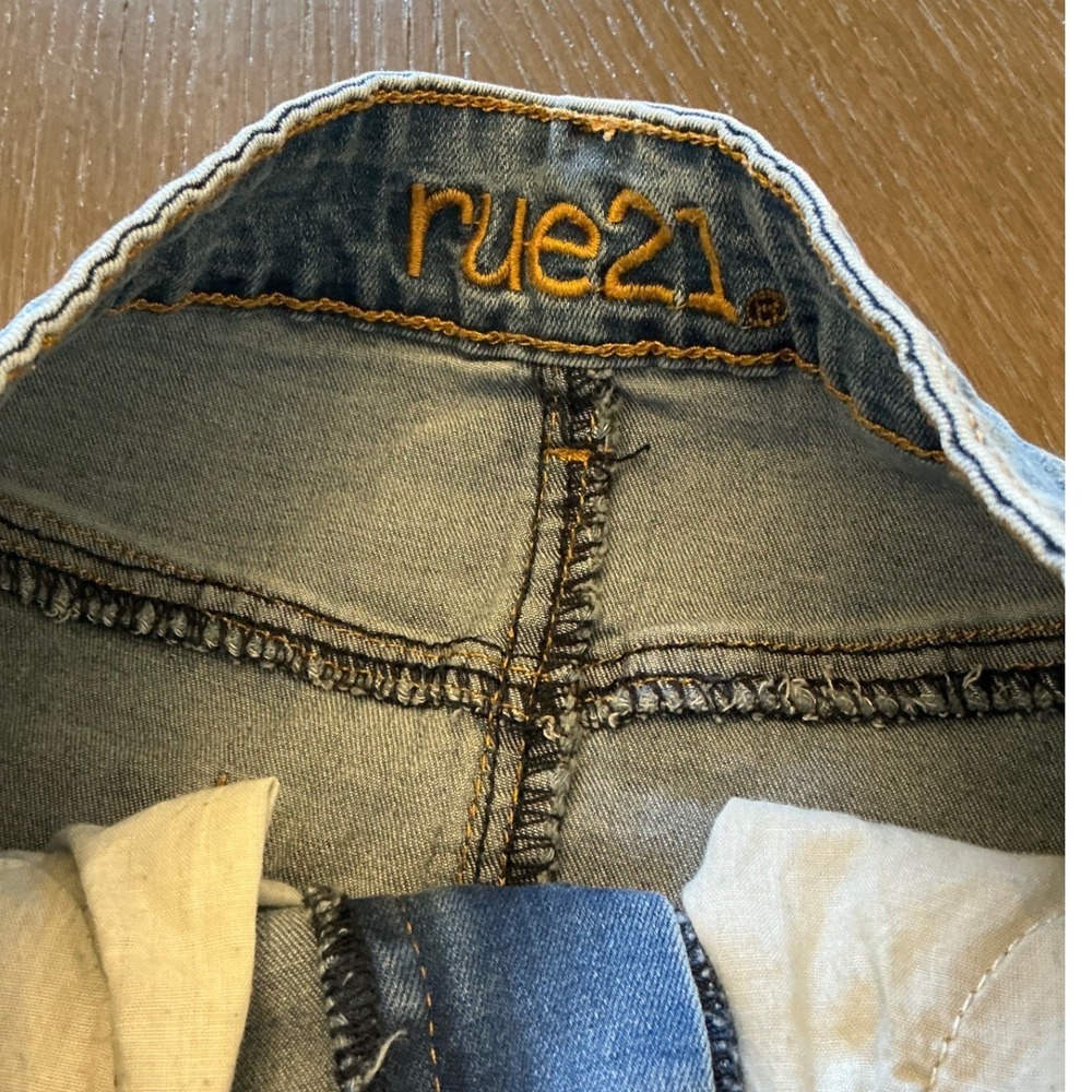 Rue21 Womens Denim Mini Skirt Light Wash Blue Raw Hem Size XS RN70829 - Picture 4 of 7